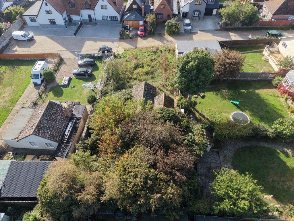 Lot: 55 - ONE-BEDROOM DETACHED COTTAGE FOR DEMOLITION ON APPROXIMATELY 0.14 ACRES OF LAND - Aerial view from the rear of lot